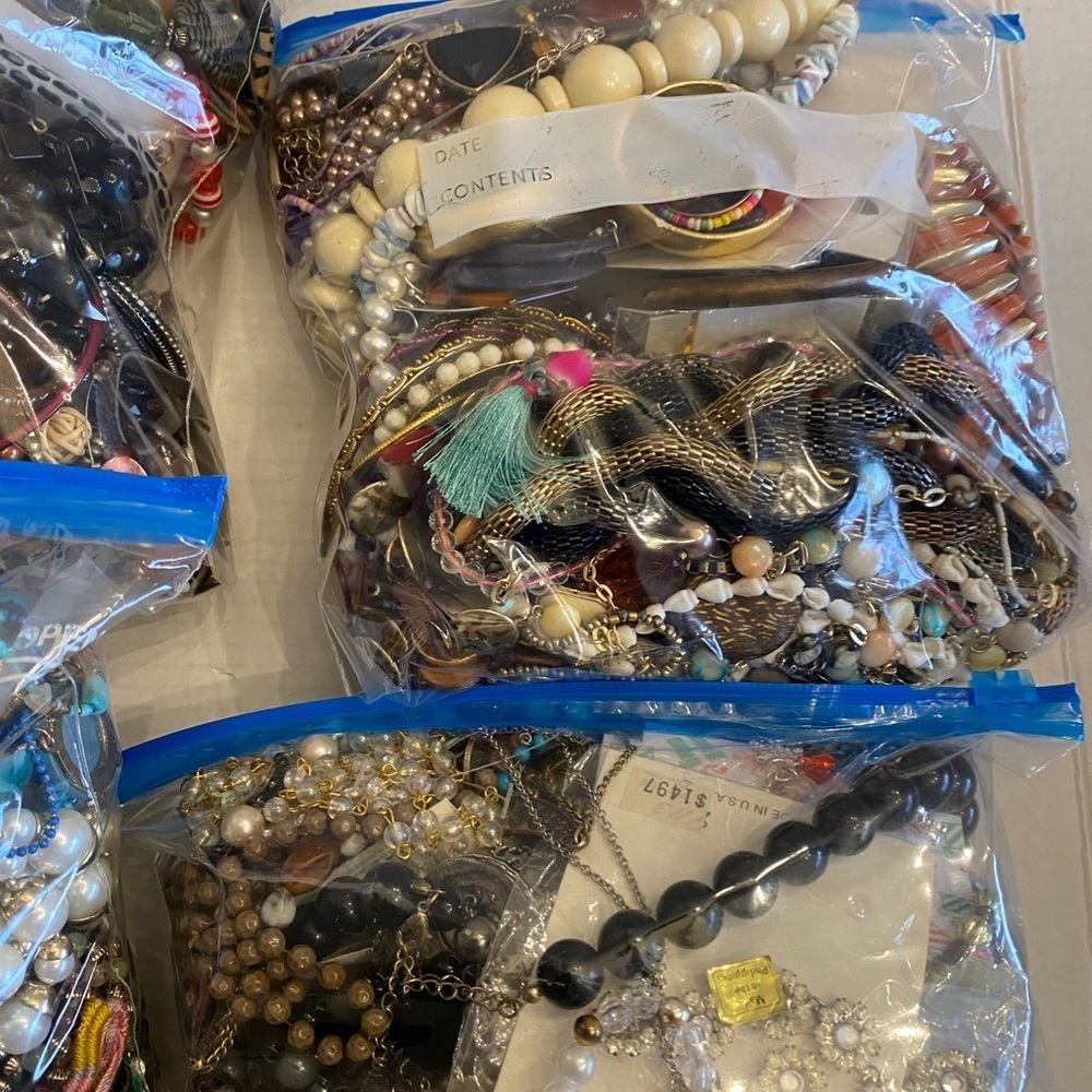 5 LB ESTATE Mystery Bulk Lot ANTIQUE VTG MODERN JEWELRY Reseller Lot - Picture 5 of 13